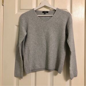 3/$12🌻George | Side ribbing boxy v-neck sweater (XS)